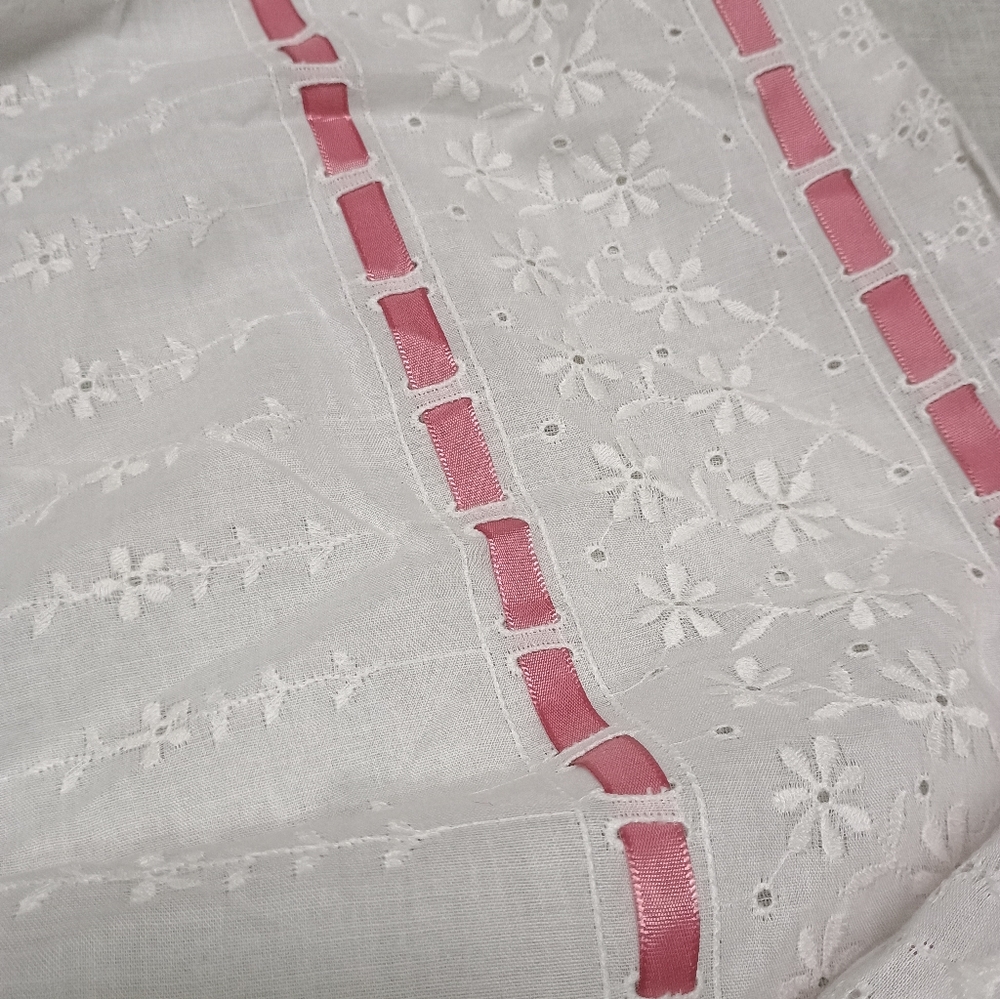 White Full Size Dust Ruffle Bed Skirt Eyelet Pattern & Pink Ribbon Accents - Picture 2 of 9